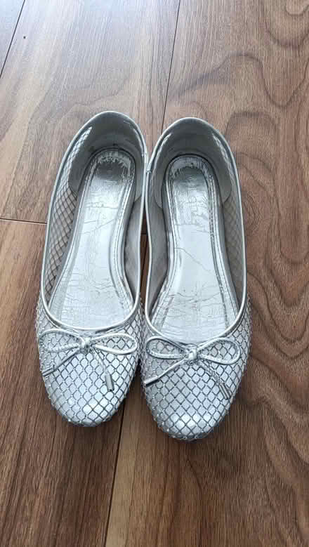 Photo of free shoes size 7 (Nw41 by Nw41by) #1