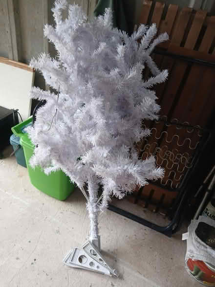 Photo of free White 6ft Christmas tree like new (Sandbach CW11) #1