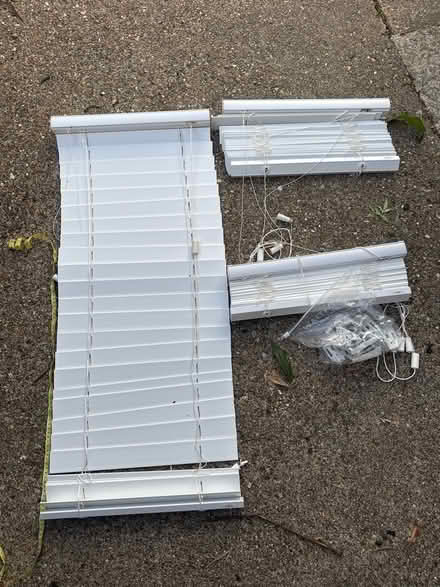 Photo of free 3 x Venetian white blinds (Southdown AL5) #1