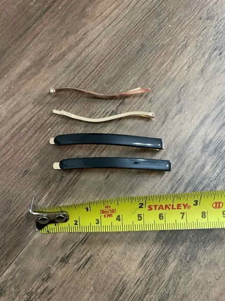 Photo of free Hair clips x4 (SW16) #1