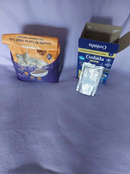 Photo of free cat food (Upper Wolvercote OX2) #1