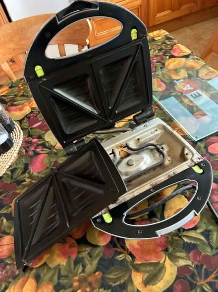 Photo of free Breville toasted sandwich maker (Gale OL15) #3