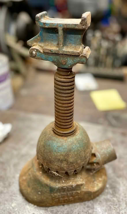 Photo of free 1 ton screw jack (Seaton EX12) #1