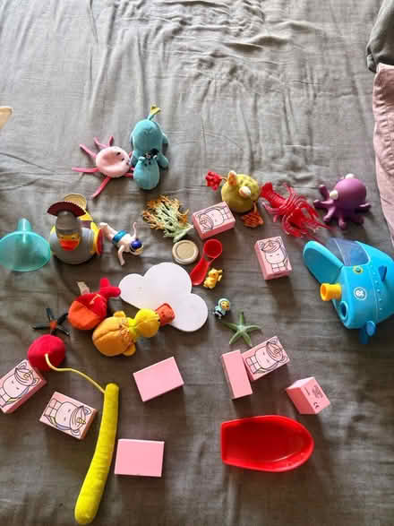 Photo of free Bath toys for baby to toddler (Alton, Hants GU34 2) #1