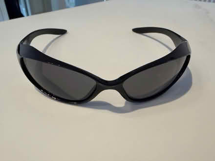 Photo of free Adults SUNGLASSES (brand new) (Chesterfield S41) #2