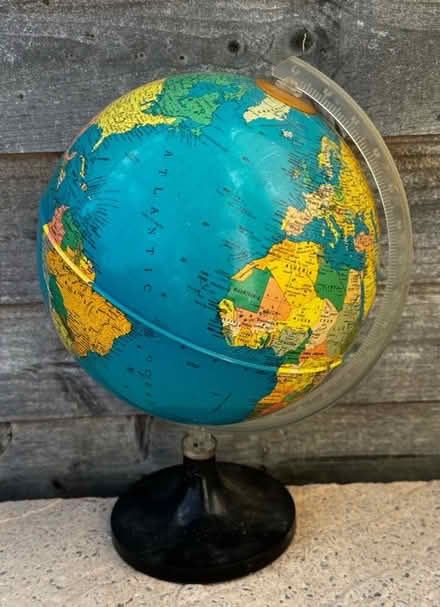 Photo of free World Globe (Woodmancote GL7) #1