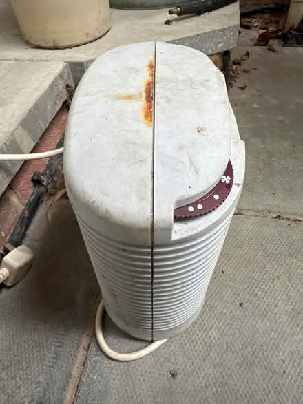 Photo of free Fan heater also has cool setting (Cheltenham GL52) #2