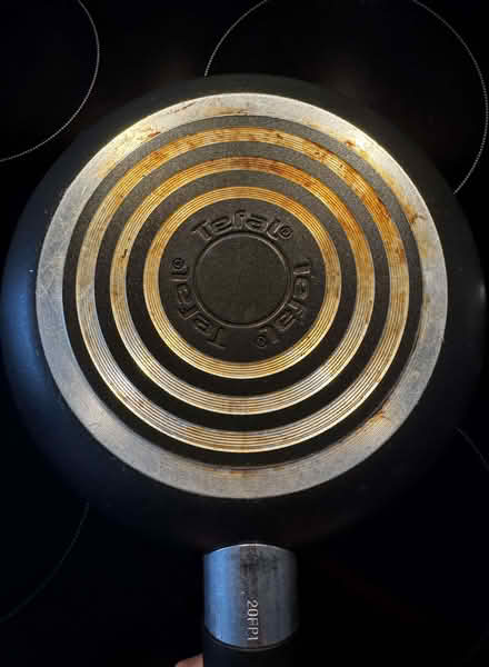 Photo of free 3 frying pans - Tefal, Pyrex and BergHoff Leo (Chelsea Harbour SW6) #2