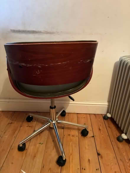 Photo of free Adjustable swivel desk chair (Finsbury Park (N4)) #2