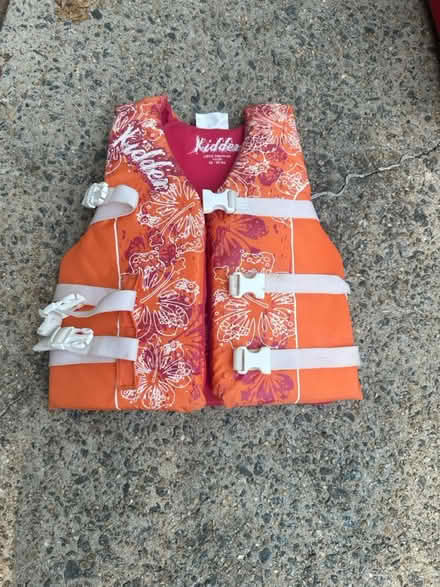 Photo of free Youth life vest (Acworth/Kennesaw Wade Green Rd) #1