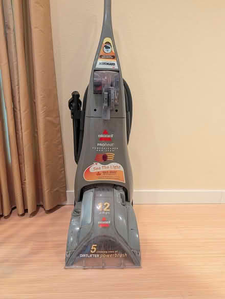 Photo of free Bissell carpet cleaner (Bellevue (Lakemont/Eastgate)) #1