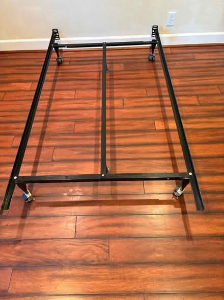 Photo of free Métal bed frame (San Jose - Willow Glen area) #1