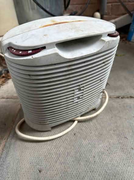 Photo of free Fan heater also has cool setting (Cheltenham GL52) #3