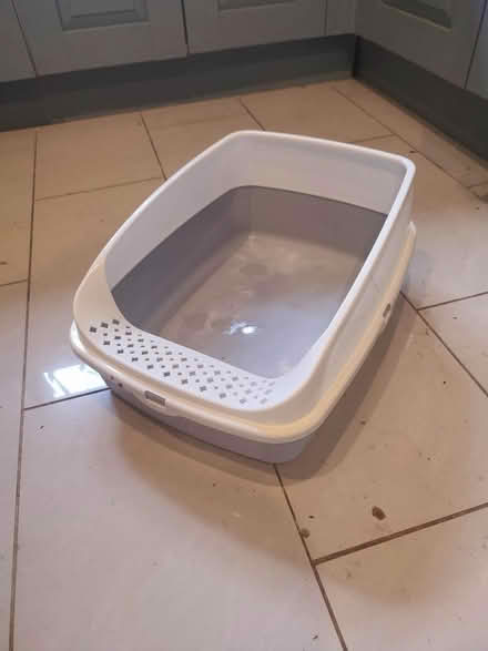 Photo of free Cat litter tray (WD23 Bushey) #1