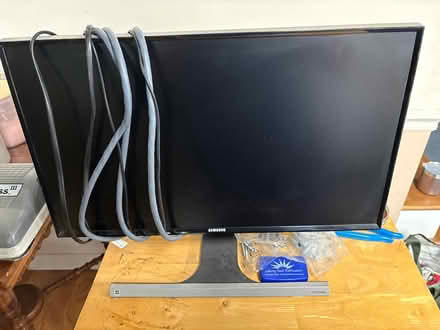 Photo of free Computer monitor (South County/63127) #1