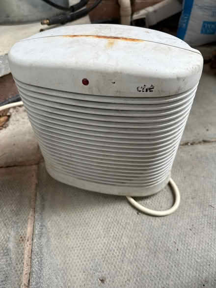 Photo of free Fan heater also has cool setting (Cheltenham GL52) #1