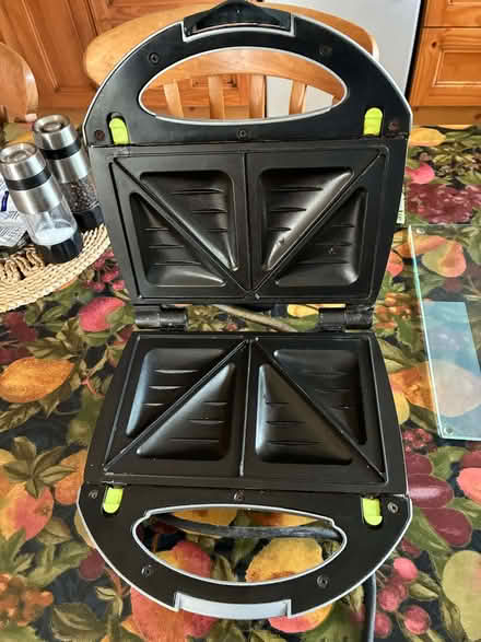 Photo of free Breville toasted sandwich maker (Gale OL15) #2