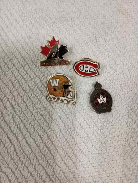 Photo of free Pins - Canadian sports teams (Yonge/Sheppard) #1