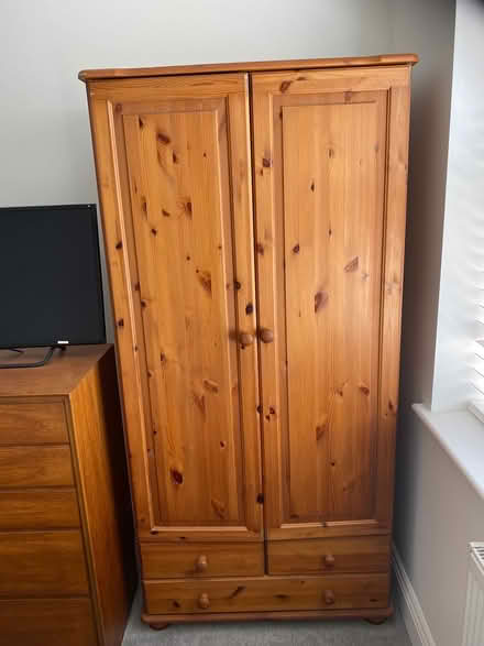 Photo of free Wardrobe and set of drawers (South Road LU1) #2