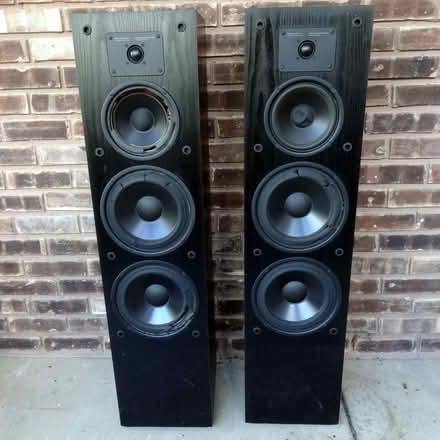 Photo of free Pair of Damaged Speakers (Jefferson Avenue Downers Grove) #1