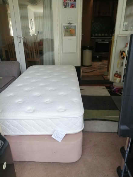 Photo of free lovely condition single divan bed (Denmead PO76) #1