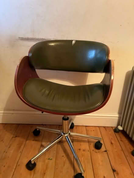 Photo of free Adjustable swivel desk chair (Finsbury Park (N4)) #1