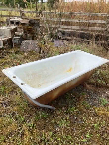 Photo of free Bath: enamel, cast iron (Dolau LD1) #1