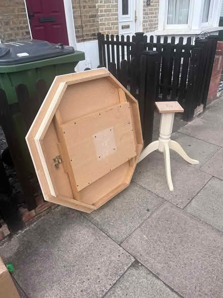 Photo of free Extending dining room table (Se9) #1