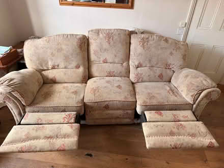 Photo of free Reclining 3 seater sofa and 1 reclining chair NOT electric (Doxey ST16) #2