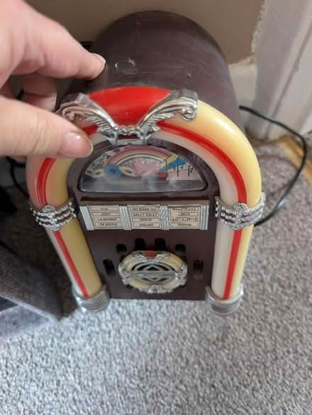 Photo of free FM juke box style radio (Bedfont TW14) #1