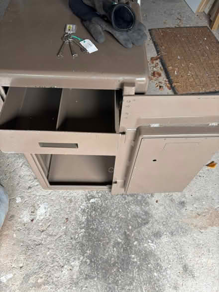 Photo of free Safe (Wellswood TQ1) #2
