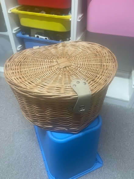 Photo of free picnic hamper (Hollins BL9) #1