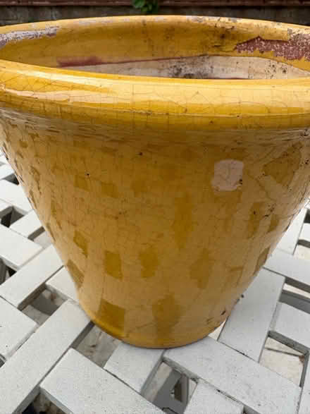 Photo of free Yellow flower pot with some damage (Northchurch HP4) #1