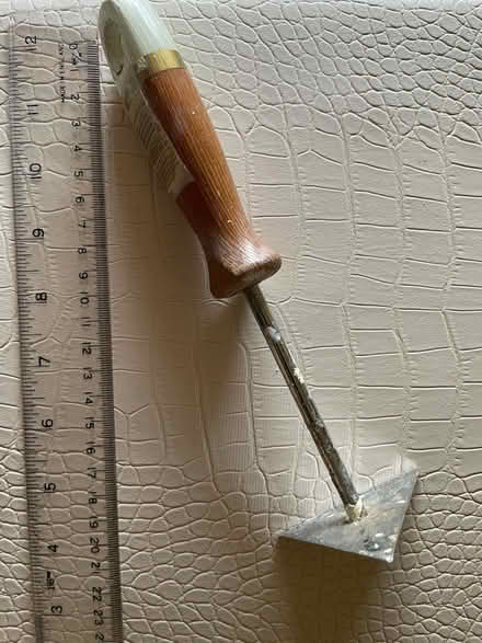 Photo of free triangular shave hook for decorating (De Parys MK40) #1