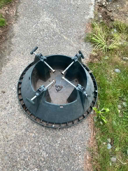 Photo of free Christmas tree stand (Skyway) #1