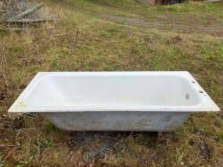 Photo of free Bath: enamel, cast iron (Dolau LD1) #3
