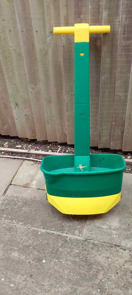 Photo of free Lawn Fertilizer Spreader (Emmbrook RG41) #1