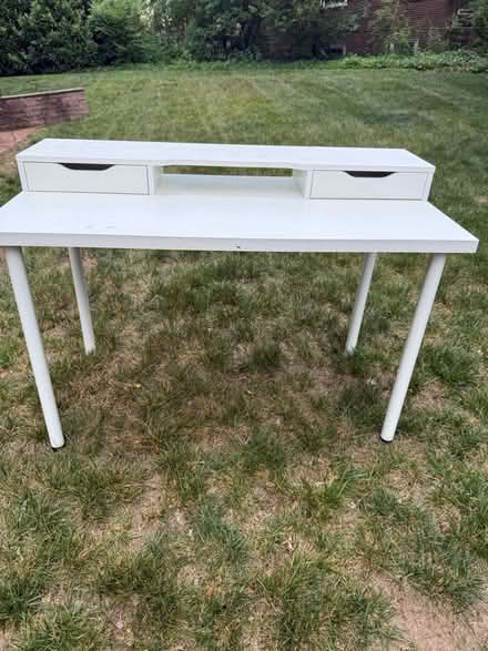 Photo of free White desk (Jefferson Heights) #1