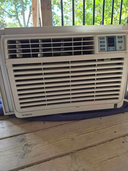 Photo of free AC unit (Frederick Mall) #1