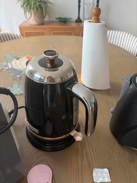 Photo of free Microwave, toaster and kettle (NW3 2DT) #2