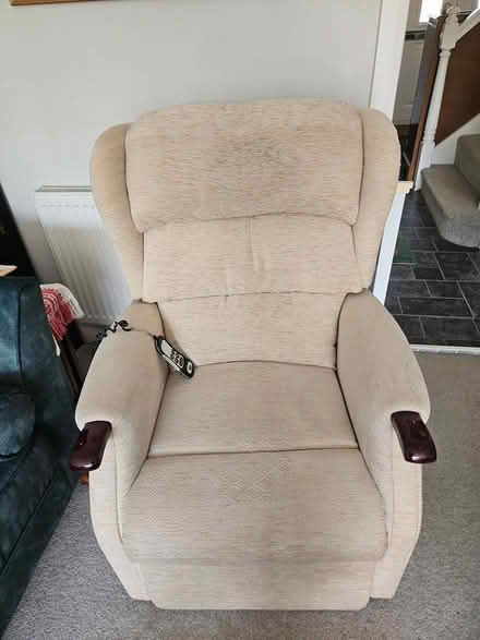 Photo of free Electric reclining chair (Fetcham / Bookham KT22) #2