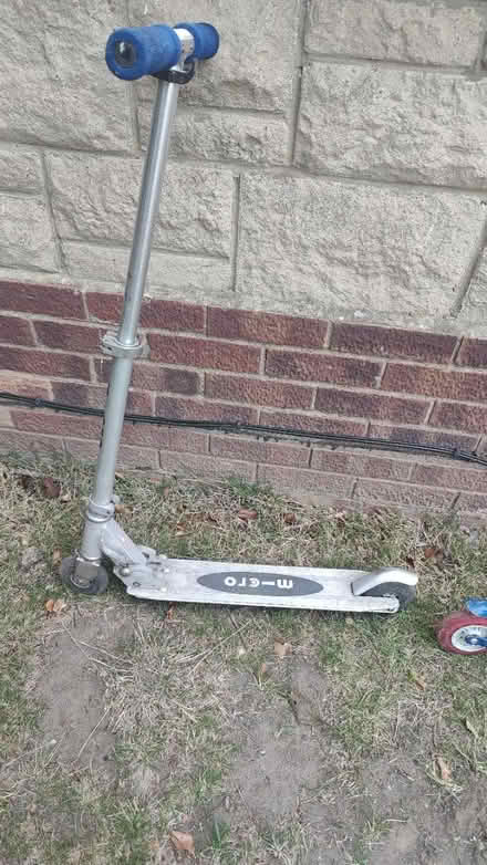 Photo of free Two kids Scooters 🛴 (Woodcote SM6) #2