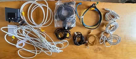 Photo of free TP network hub (5) and cables (PO12 Alverstoke) #1