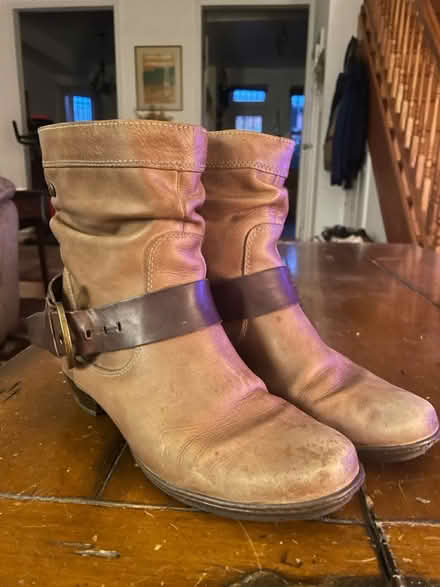 Photo of free Women’s Boots (Columbia Heights) #4