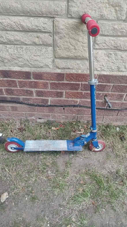 Photo of free Two kids Scooters 🛴 (Woodcote SM6) #3