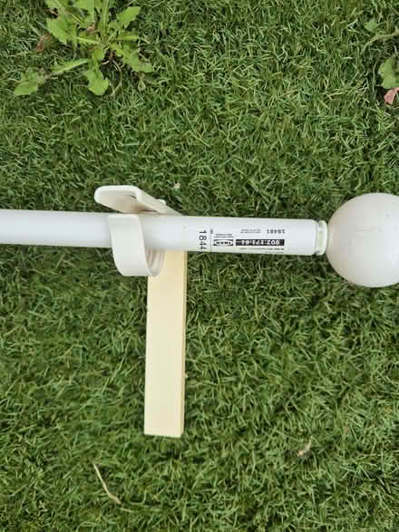 Photo of free IKEA curtain pole (Woosehill RG41) #3