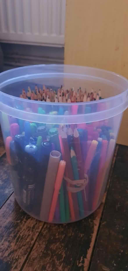 Photo of free Tub of feltips/pencils (TN35 Ore) #1