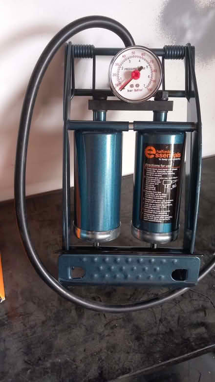 Photo of free Tyre pump (Little Heath RG31) #1