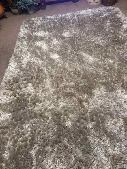 Photo of free Big rug perfect condition (Thingwall CH61) #1