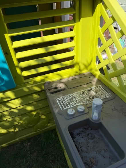 Photo of free Smoby playhouse - outdoor (Buckhurst Hill IG9) #4